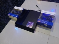 Playstation 4(Unhacked) , with 2pads